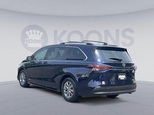 2021 Toyota Sienna LE