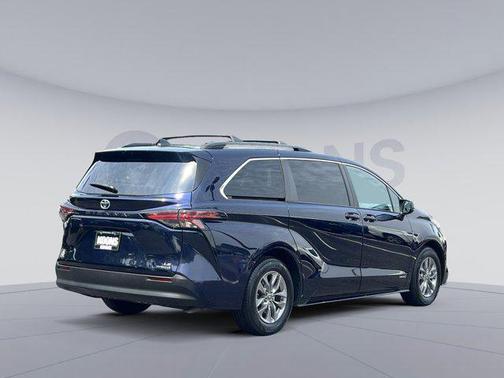 2021 Toyota Sienna LE