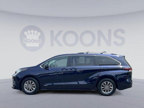 2021 Toyota Sienna LE