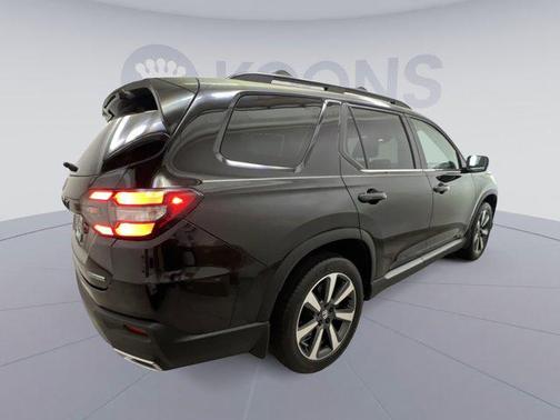 2023 Honda Pilot Touring 8-Passenger