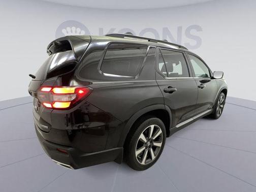 2023 Honda Pilot Touring 8-Passenger