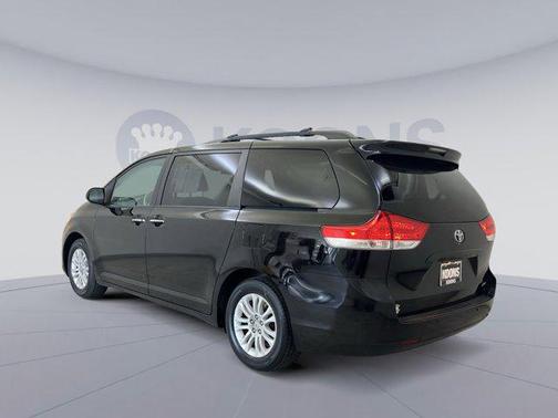 Black 2013 Toyota Sienna XLE