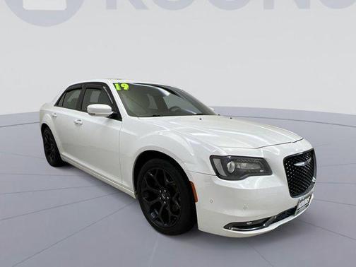 2019 Chrysler 300 S