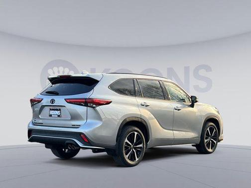 2022 Toyota Highlander XSE