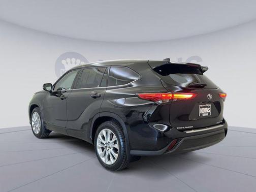 Midnight Black Metallic 2020 Toyota Highlander Limited
