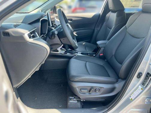 2025 Toyota Corolla Cross XLE