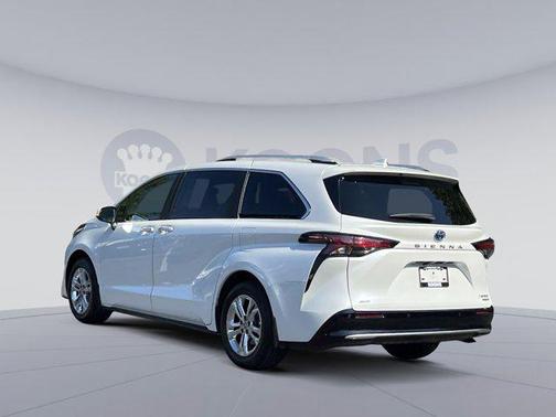 2024 Toyota Sienna Platinum 7 Passenger