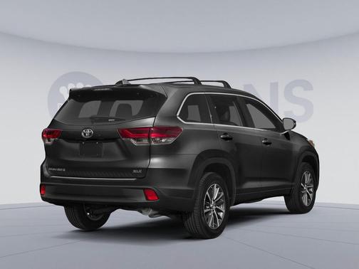 Midnight Black Metallic 2019 Toyota Highlander XLE