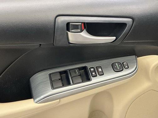 2014 Toyota Camry Hybrid LE