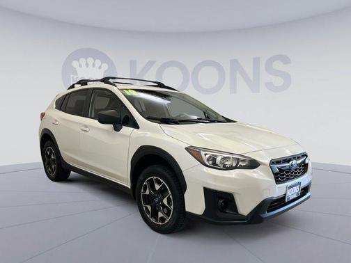 Crystal White Pearl 2019 Subaru Crosstrek 2.0i