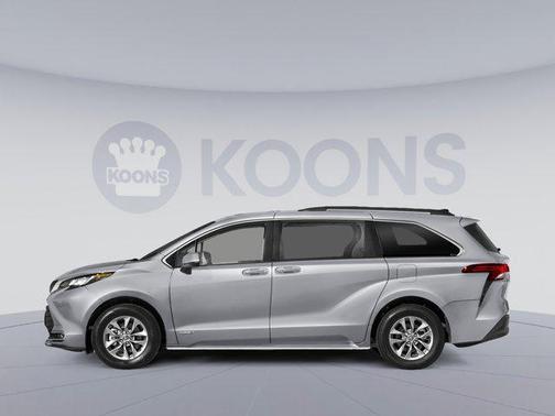 2025 Toyota Sienna XLE 7 Passenger