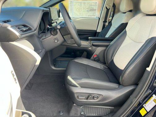 2025 Toyota Sienna Platinum