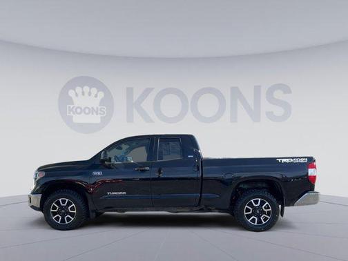 Midnight Black Metallic 2018 Toyota Tundra SR5