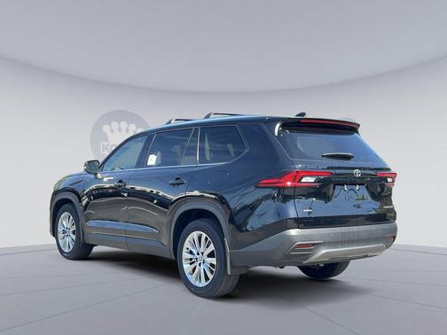 Midnight Black Metallic 2026 Toyota Highlander LE