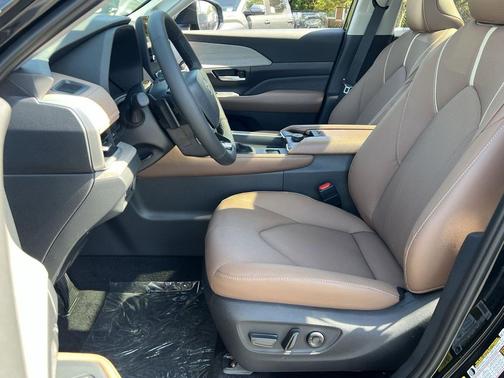 Midnight Black Metallic 2026 Toyota Highlander LE
