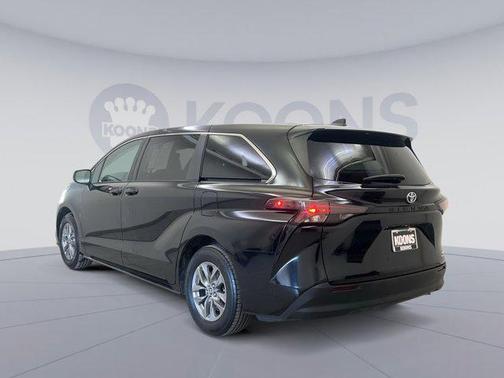 2024 Toyota Sienna LE