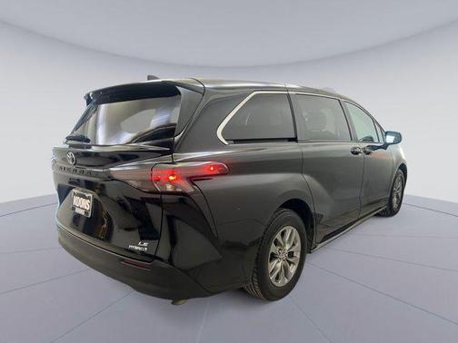 2024 Toyota Sienna LE