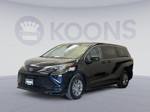 2024 Toyota Sienna LE