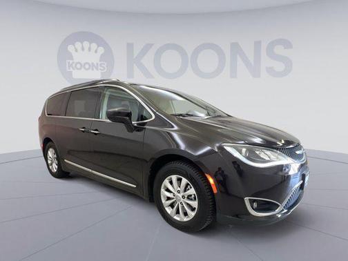 Dark Cordovan Pearlcoat 2018 Chrysler Pacifica Touring-L
