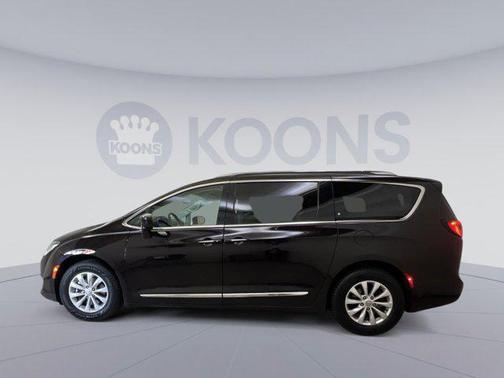 Dark Cordovan Pearlcoat 2018 Chrysler Pacifica Touring-L