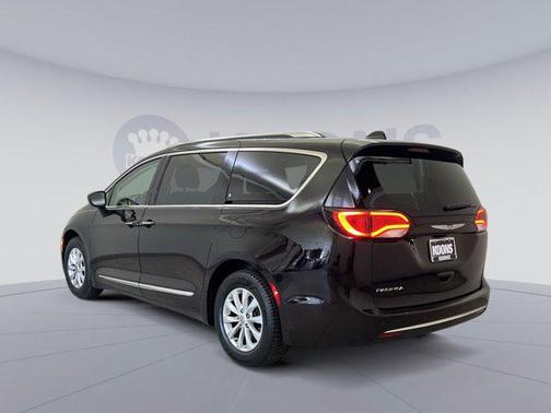 Dark Cordovan Pearlcoat 2018 Chrysler Pacifica Touring-L