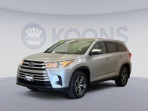 Celestial Silver Metallic 2019 Toyota Highlander LE