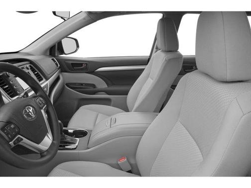Celestial Silver Metallic 2019 Toyota Highlander LE