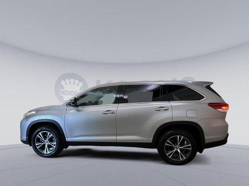 Celestial Silver Metallic 2019 Toyota Highlander LE