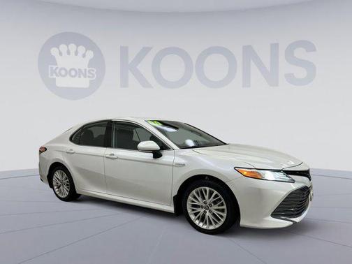 2020 Toyota Camry Hybrid XLE