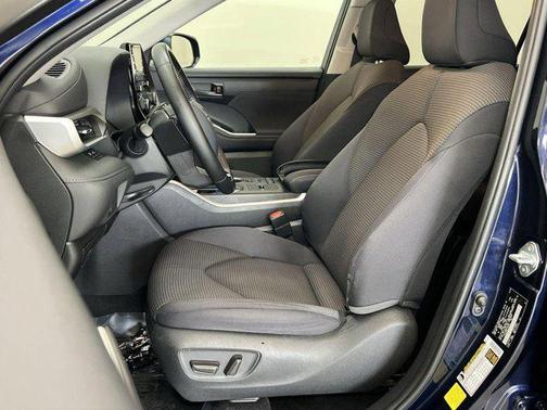 2020 Toyota Highlander LE