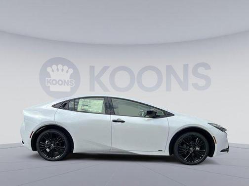 2025 Toyota Prius LE