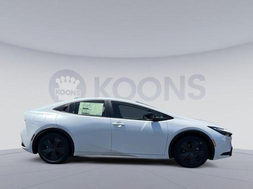 2025 Toyota Prius L
