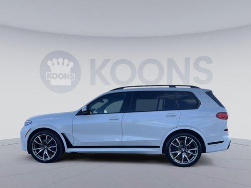 Mineral White Metallic 2022 BMW X7 M50i