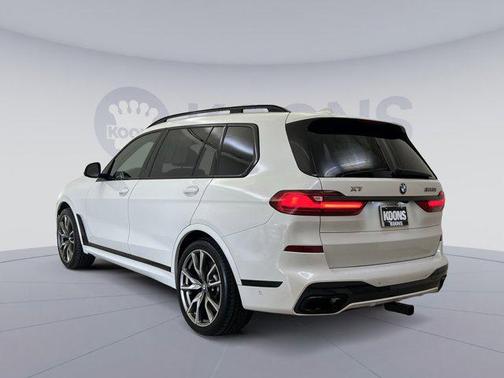 Mineral White Metallic 2022 BMW X7 M50i