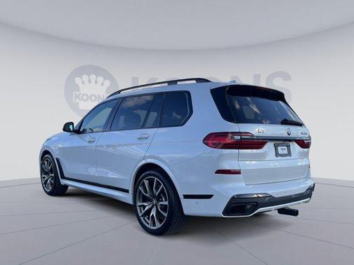 Mineral White Metallic 2022 BMW X7 M50i