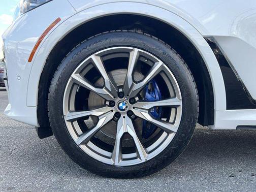 Mineral White Metallic 2022 BMW X7 M50i