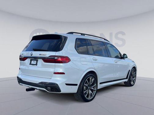 Mineral White Metallic 2022 BMW X7 M50i