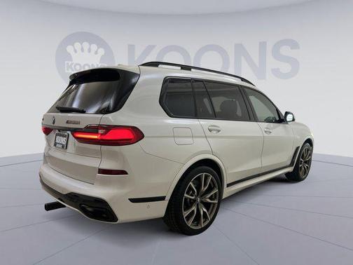 Mineral White Metallic 2022 BMW X7 M50i