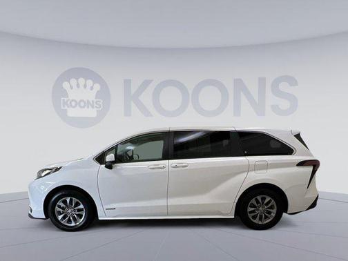 2021 Toyota Sienna LE