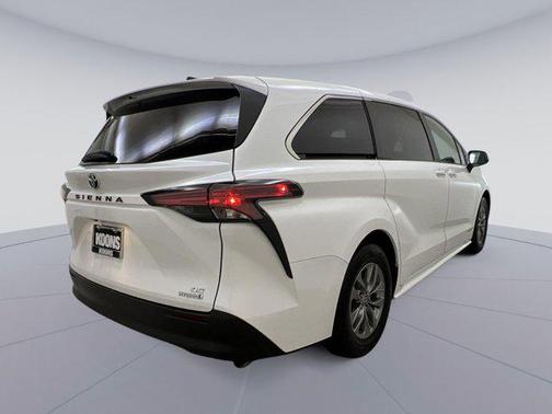 2021 Toyota Sienna LE