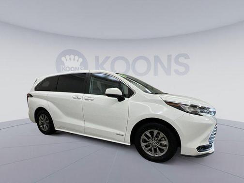 2021 Toyota Sienna LE