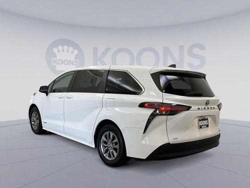 2021 Toyota Sienna LE