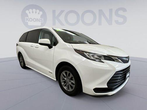 2021 Toyota Sienna LE