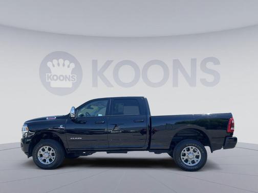 Diamond Black Crystal Pearlcoat 2024 RAM 2500 Laramie Crew Cab 4x4 6'4' Box