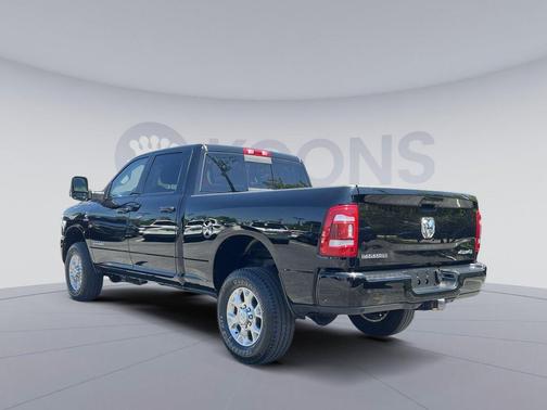 Diamond Black Crystal Pearlcoat 2024 RAM 2500 Laramie Crew Cab 4x4 6'4' Box