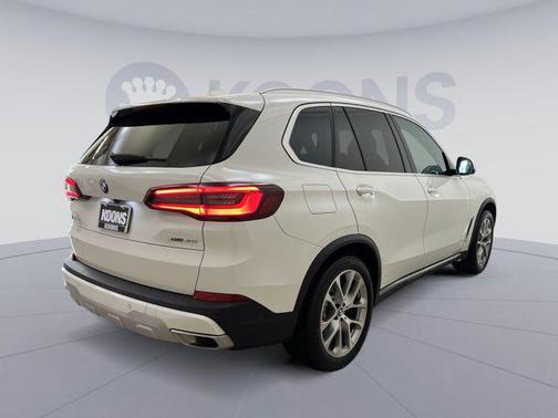 Alpine White 2023 BMW X5 xDrive40i