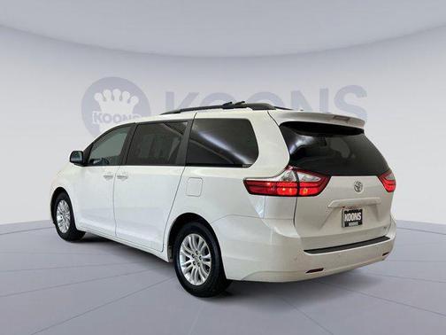 2017 Toyota Sienna XLE