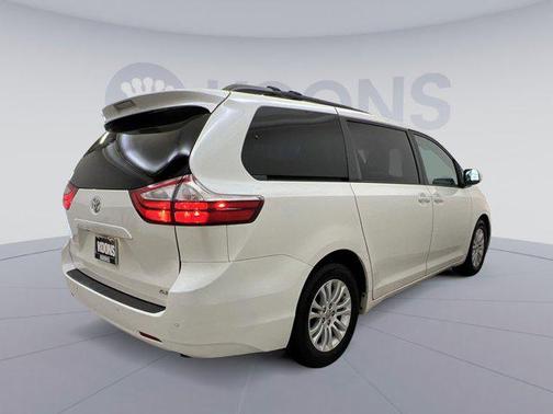 2017 Toyota Sienna XLE
