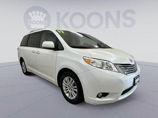 2017 Toyota Sienna XLE