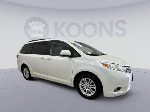 2017 Toyota Sienna XLE